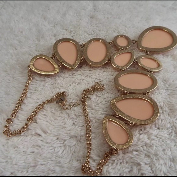 Pink and gold tone bead scoop necklace costume jewelery - Picture 3 of 8